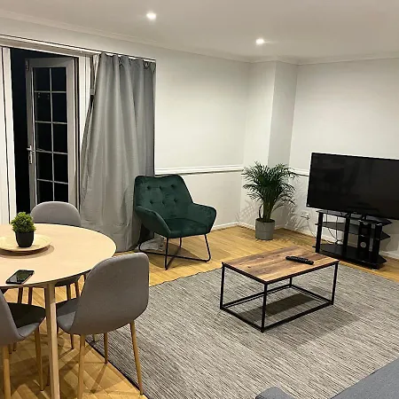 Lovely 2 Bedroom Apartment With Parking Space London Exterior photo