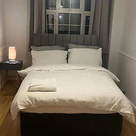 Lovely 2 Bedroom Apartment With Parking Space London Exterior photo