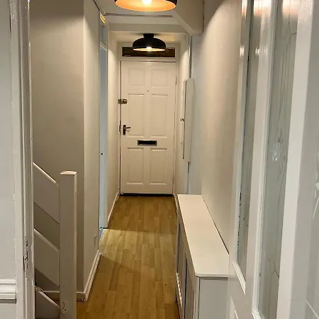Lovely 2 Bedroom Apartment With Parking Space London Exterior photo