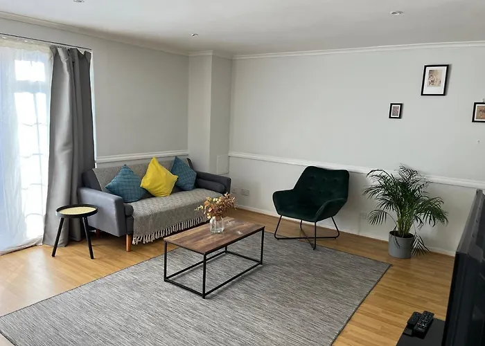 Lovely 2 Bedroom Apartment With Parking Space