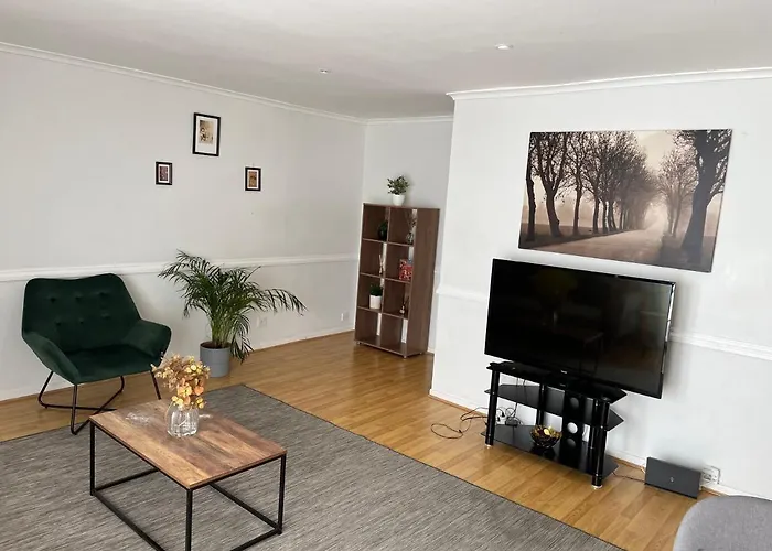 Lovely 2 Bedroom Apartment With Parking Space